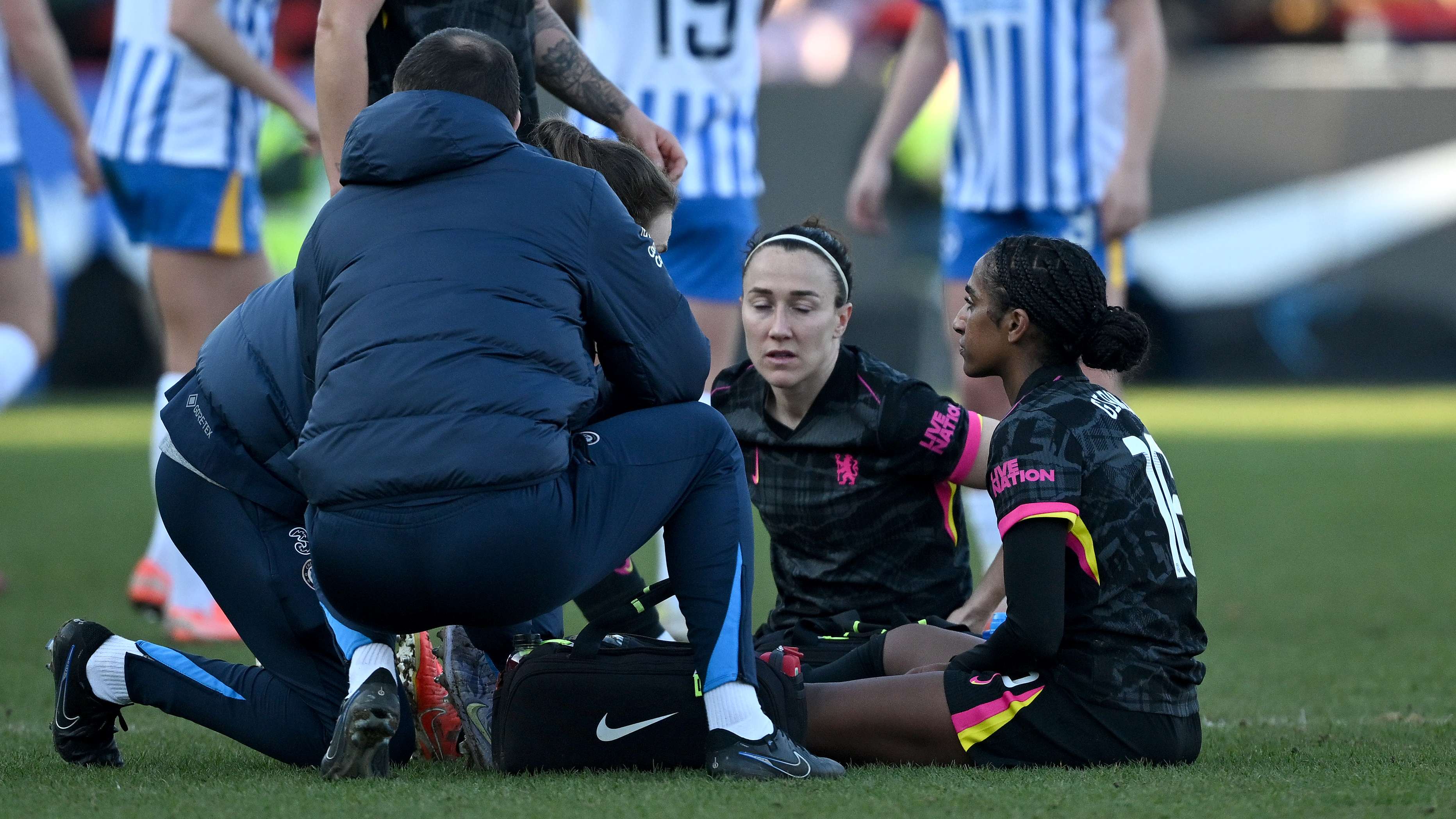 中国队与韩国队激烈争夺U-17女足世界杯参赛资格